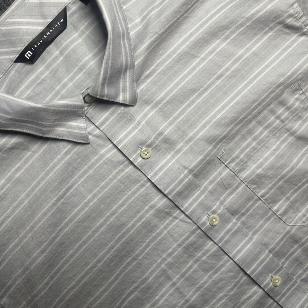 Travis Mathew Shirt Men's Large Grey Striped Short Sleeve Button Up Golf Adult